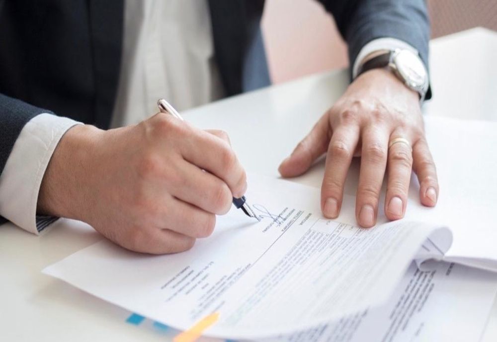 Cum a încercat un administrator de firmă să-și păcălească colaboratorii