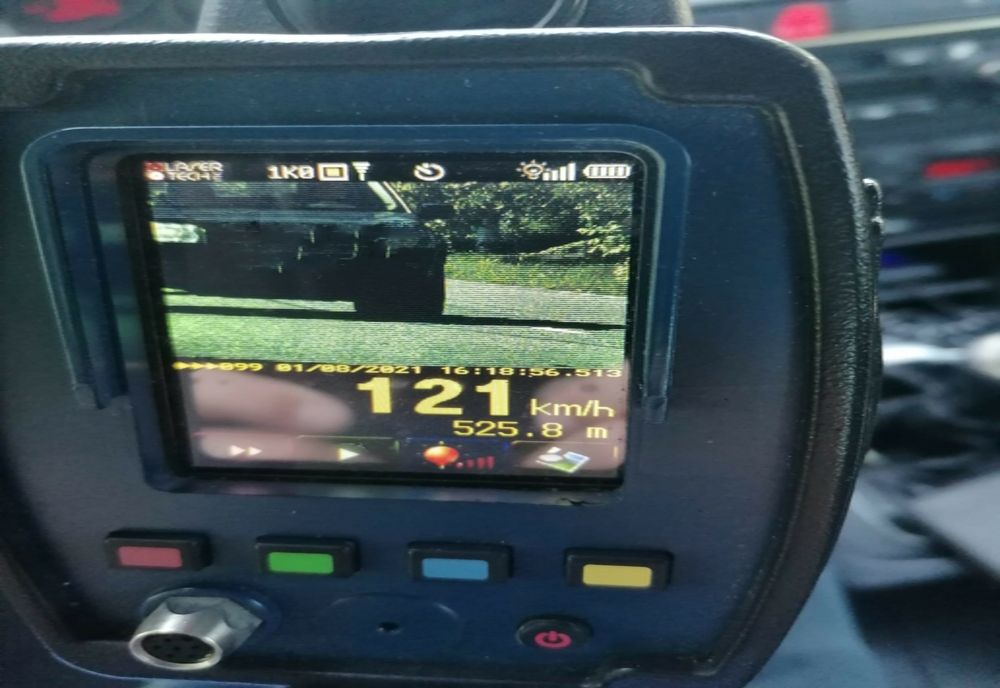 Peste 230 de șoferi prinși în weekend cu viteza peste limita legală. Câți au rămas fără permise