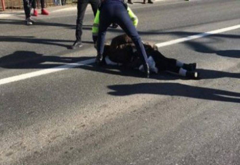 Adolescentă accidentată de o șoferiță neatentă