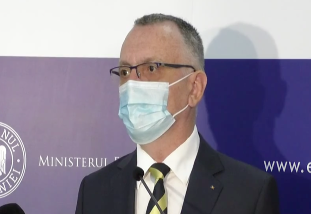 Sorin Cîmpeanu spune că testarea pe bază de salivă nu este un act medical: „Testul se poate asemăna și cu cel de sarcină sau cu tăierea unghiilor”