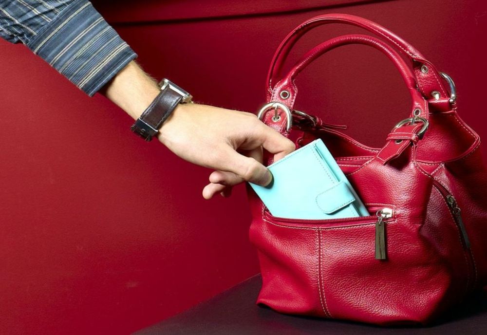 Tânăr de 17 ani din Alba Iulia, sub CONTROL JUDICIAR pentru furt! 