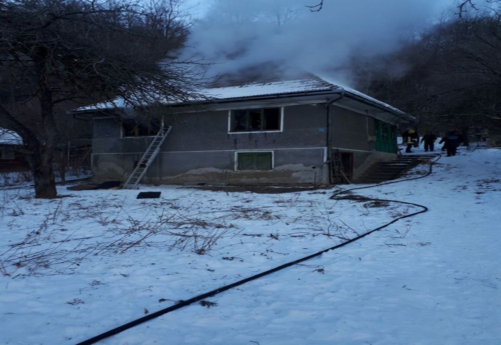 Incendiu la o casă în Baia de Arieș