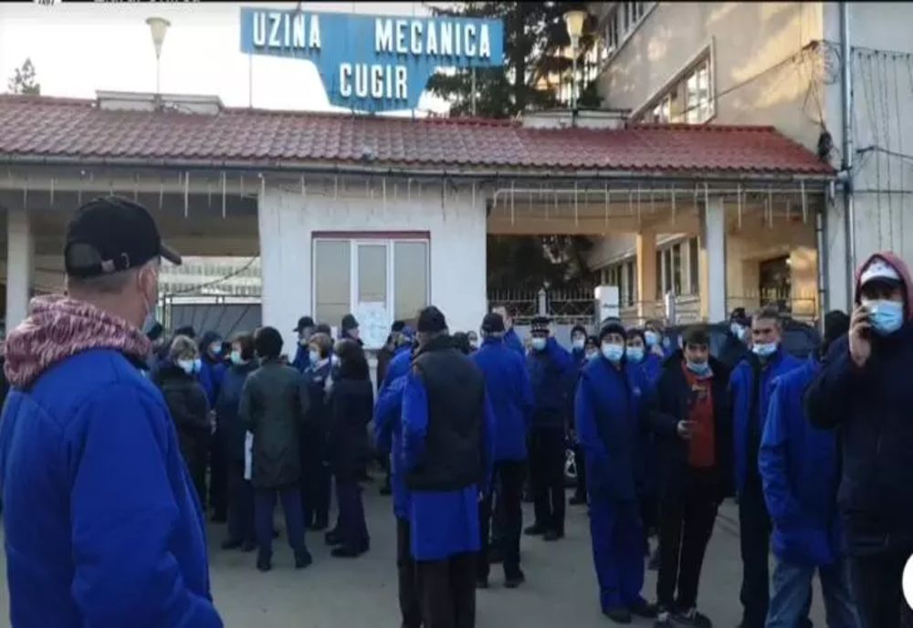REVOLTĂ la fabricile de armament din Cugir pentru a patra zi consecutiv. BLOCAJ în plină criză militară: nicio reacție oficială