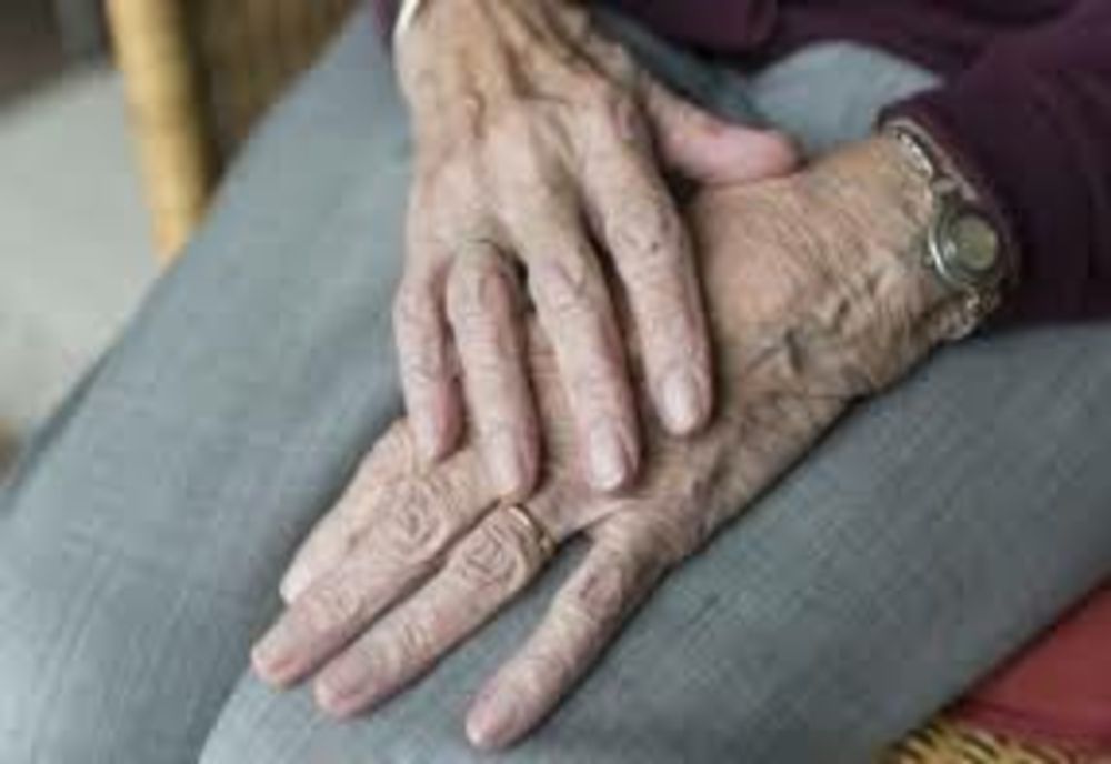 ATENȚIE ÎN CINE AVEȚI ÎNCREDERE! O șarlatancă din Sibiu a înșelat o bătrână lăsând-o fără 8.000 de lei! CUM S-AU CUNOSCU CELE DOUĂ