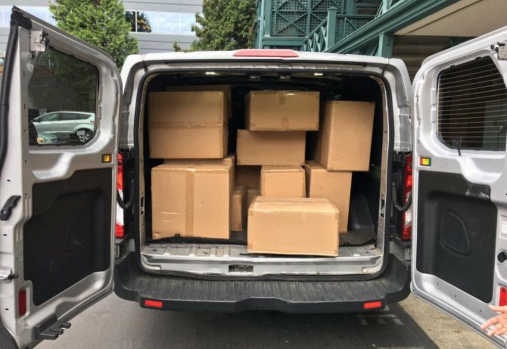 Ce a pățit un curier care a parcat mașina pe o stradă Alba Iulia