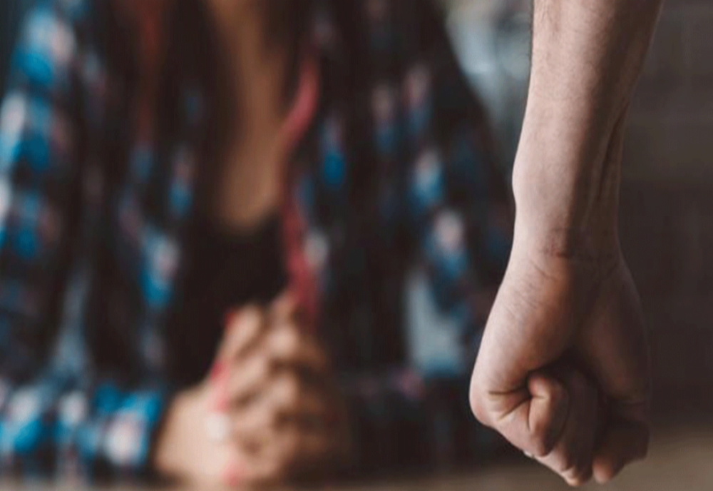 Deși avea ordin de protecție, s-a întors acasă și și-a jignit soția