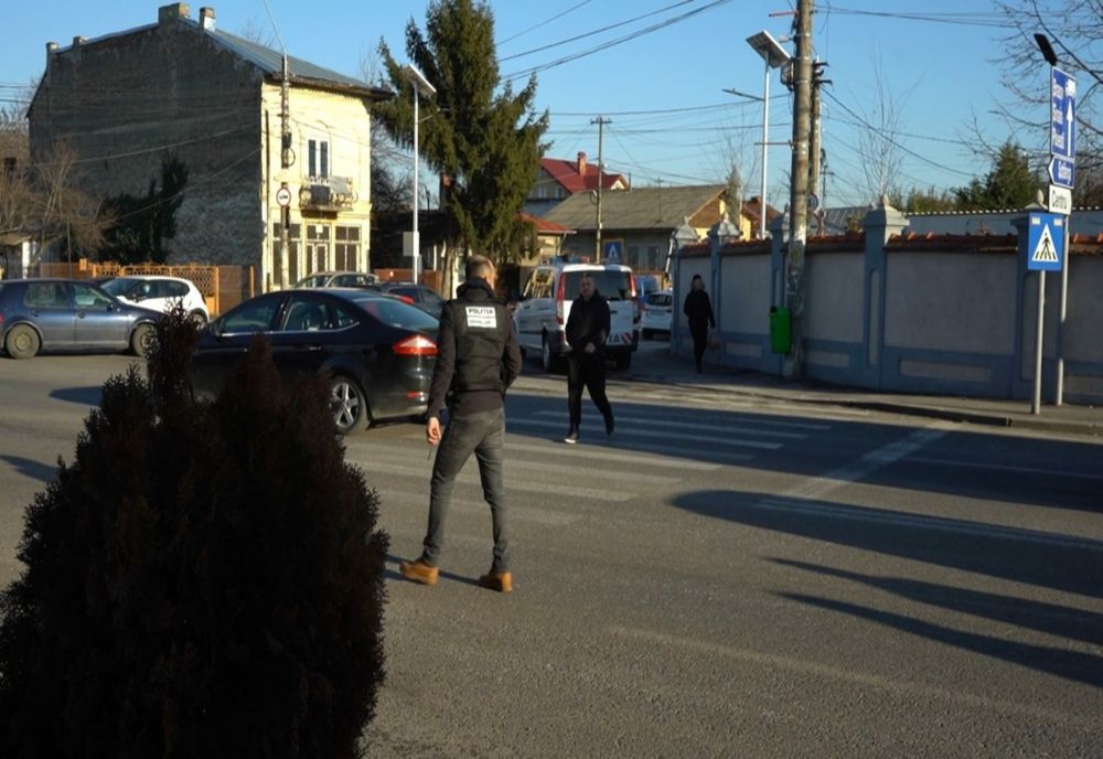 Un adolescent neatent a ajuns la spital după ce a traversat strada prin loc nepermis