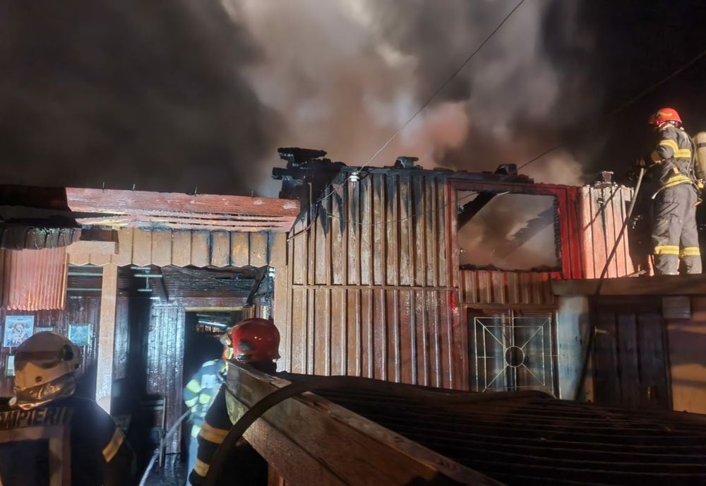 Anexă gospodărească făcută scrum din cauza unei prize suprasolicitate