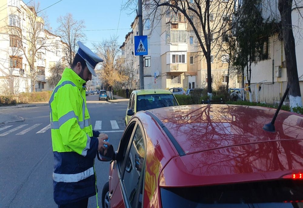 Se plimba prin Teiuș cu un autoturism radiat din circulație