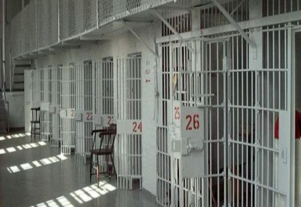 Doi ani, 4 luni și 175 de zile va sta la închisoare un bărbat pentru conducere fără permis și sub influența alcoolului