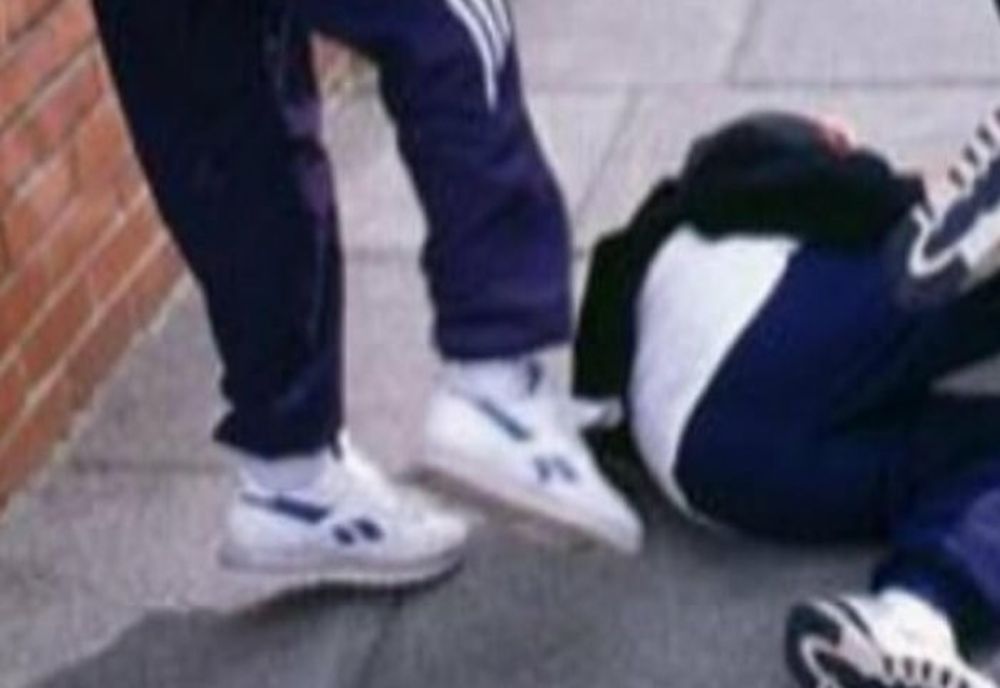 Doi tineri au băut până s-au luat la bătaie pe terasa unui bar din Alba Iulia