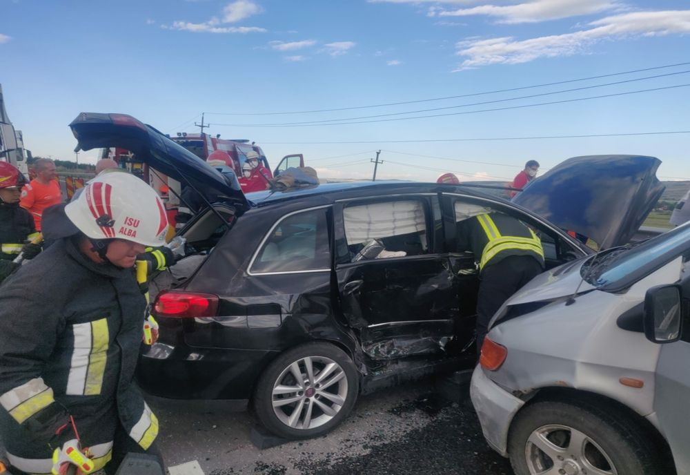 Accident rutier pe A10. O persoană a rămas încarcerată