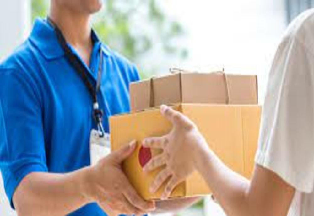 Bărbat din Sebeș, înșelat! A trimis, prin curier, un laptop și un joc video, în schimbul unei drone care n-a mai fost expediată