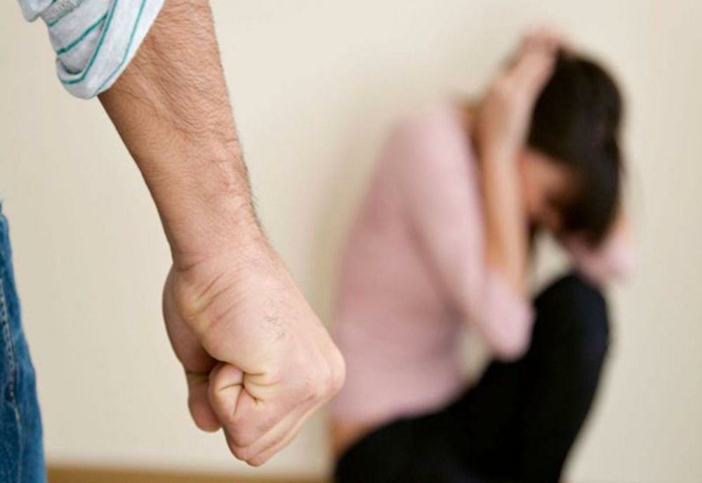 Reținut de polițiști pentru că ar fi încălcat ordinul de protecție și și-ar fi agresat soția 