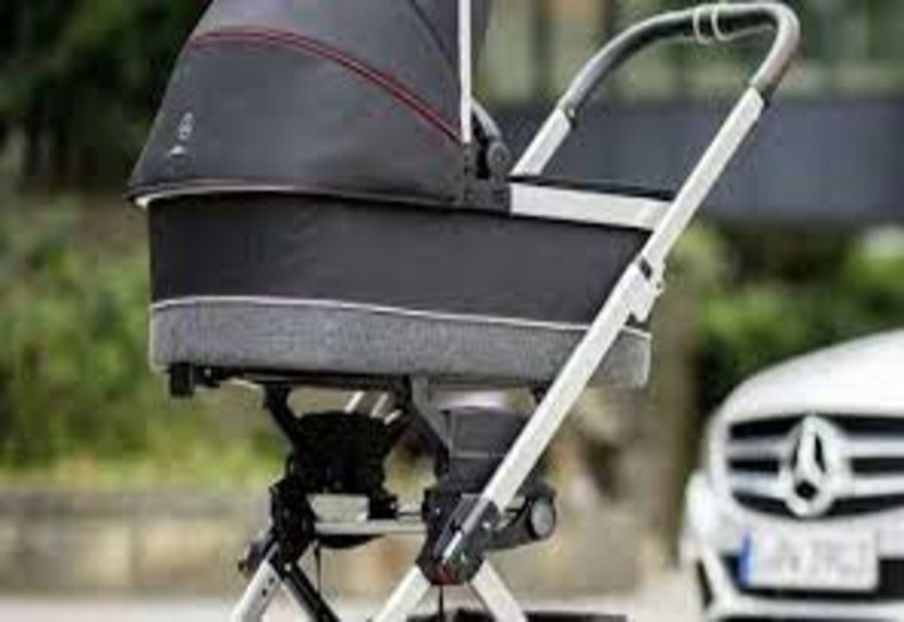 A furat un cărucior pentru copii din fața unei clădiri din Alba Iulia