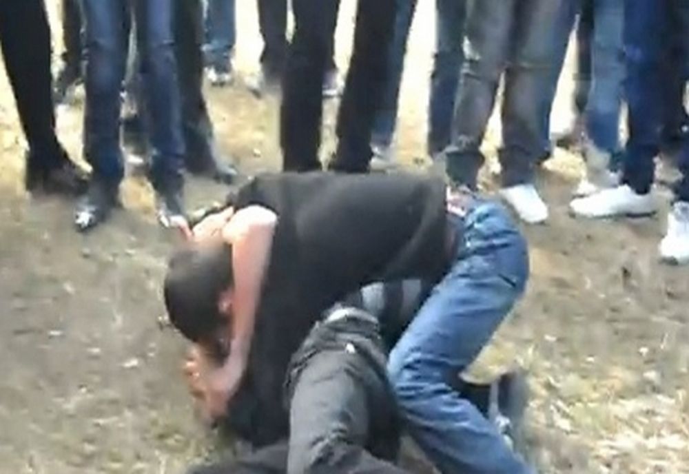 Două persoane agresate în talciocul din Alba