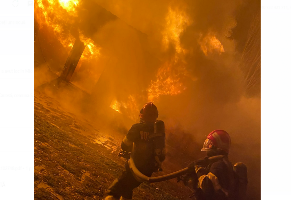 O clădire dezafectată din Parcul Arini a luat foc