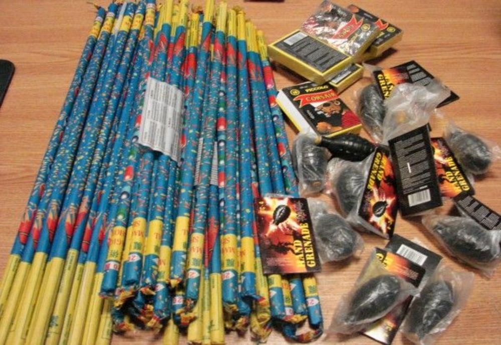 1.139 de articole pirotehnice, scoase la vânzare, deși firma nu avea autorizație