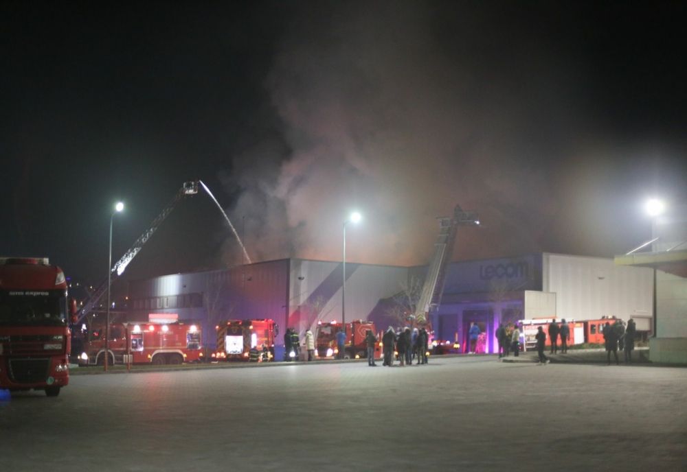  Incendiu violent în Parcul Tetarom din Cluj-Napoca! Intervin peste 70 de pompieri din Cluj, Alba şi Sălaj (FOTO/VIDEO)