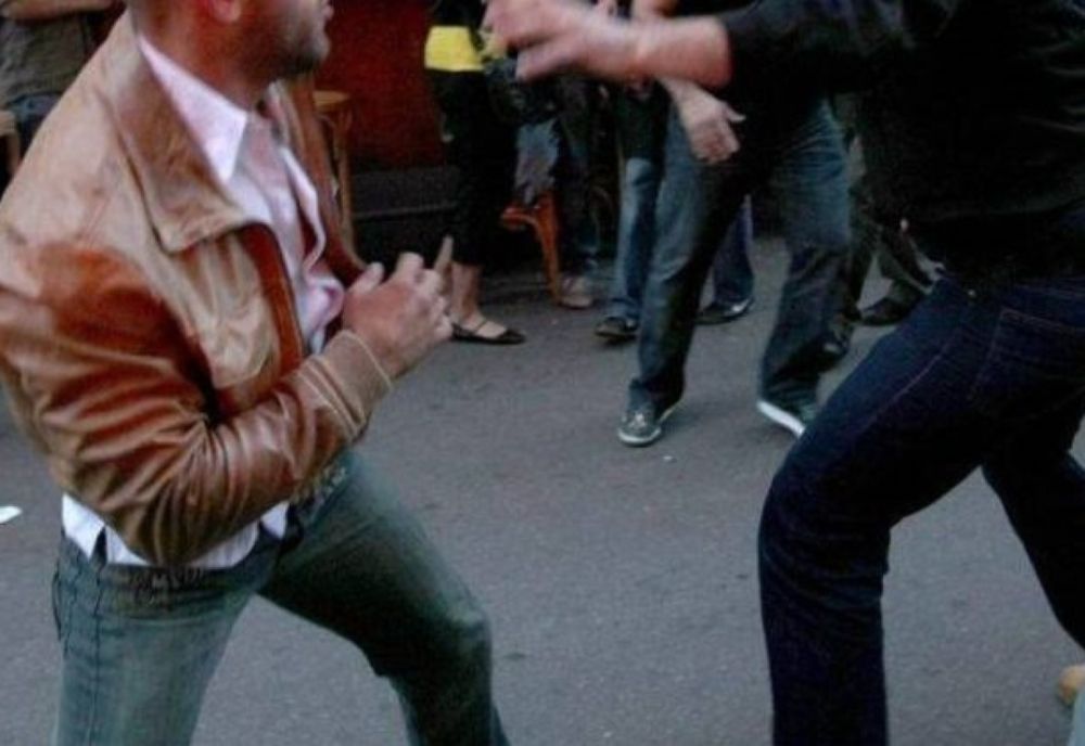 Bătaie într-un bar din zona gării. Un bărbat a ajuns la spital