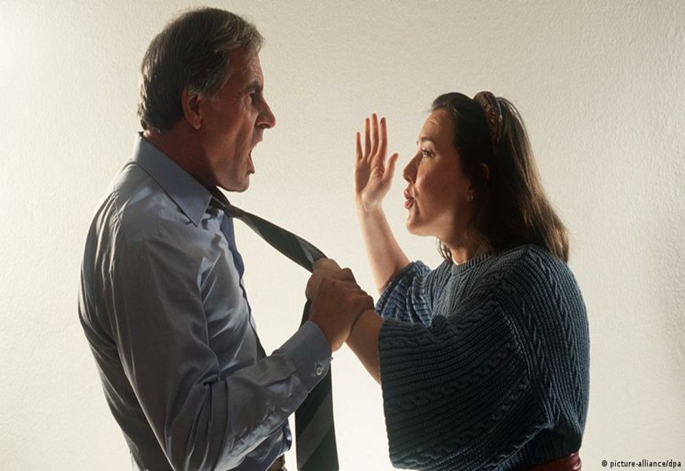 Nu mai are voie să se apropie de partener după ce l-a agresat