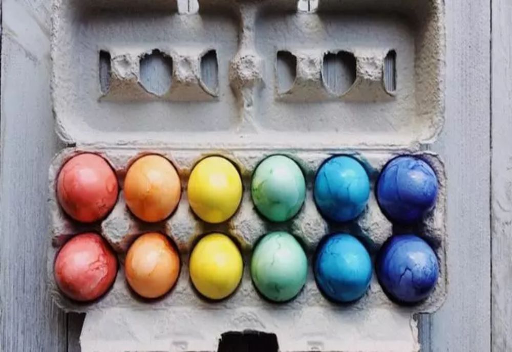 Cumperi ouă roșii de Paște gata vopsite, din comerț? Renunță la acest obicei: te pândește un PERICOL nebănuit!
