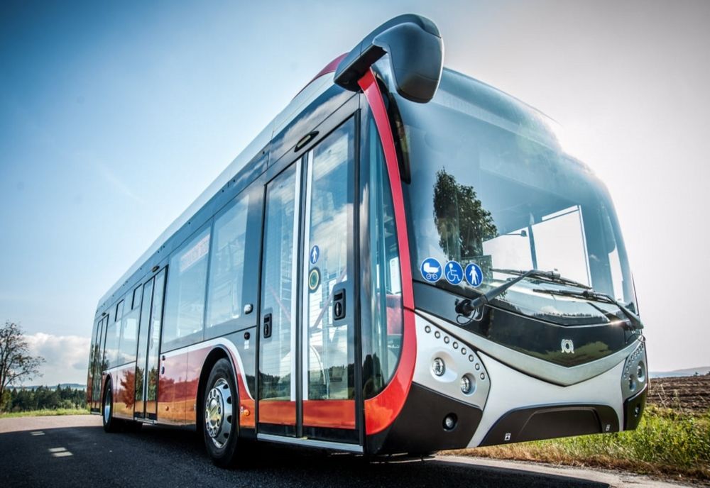 Transport gratuit pentru cetățenii din Alba Iulia, începând de vineri, pe două trasee cu autobuze electrice