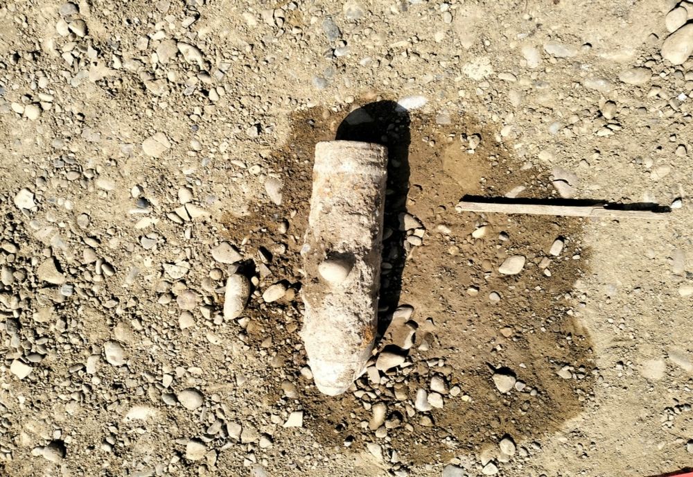 Liceu din județul Alba, evacuat de urgență după ce muncitorii care lucrau la un corp de clădire au găsit un proiectil. Cursurile au fost ANULATE