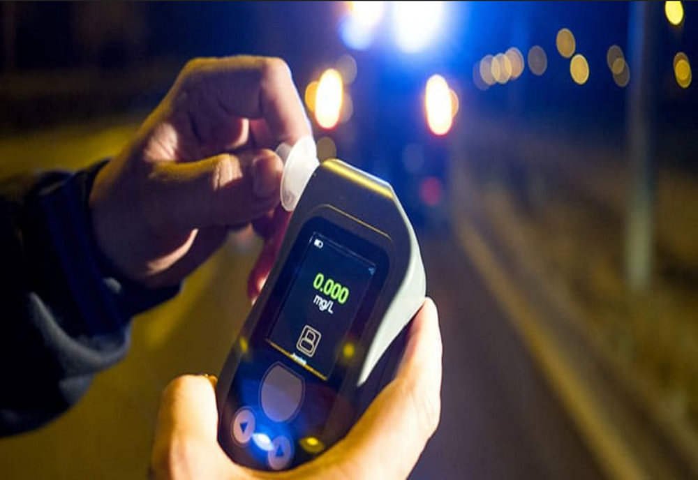 Un bărbat a condus cu permisul anulat de peste zece ani. Ce alcoolemie avea când l-au oprit polițiștii