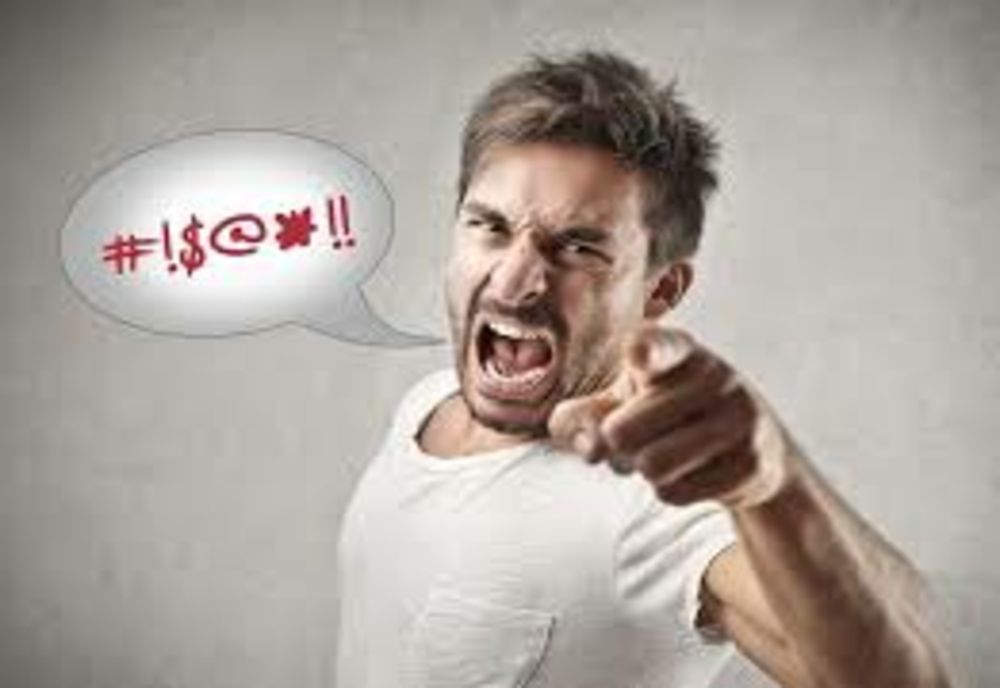 Dosar penal și ordin de protecție pentru un bărbat care s-a întâlnit pe stradă cu fost soție! Vezi motivul