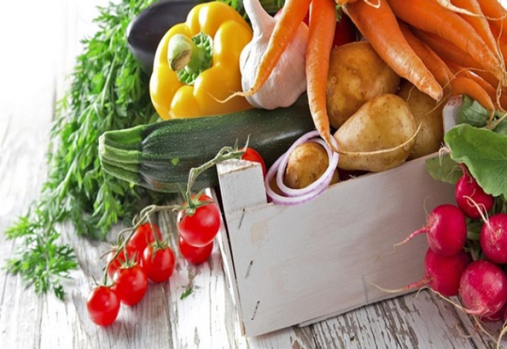 Legumele românești, mai SCUMPE cu 20% față de anul trecut! Verdețurile de primăvară au devenit un lux