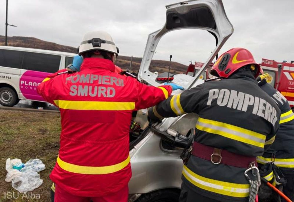 ALBA: DOUĂ PERSOANE ÎNCARCERATE, ÎNTR-UN ACCIDENT LA IEŞIREA DIN ORAŞUL CUGIR