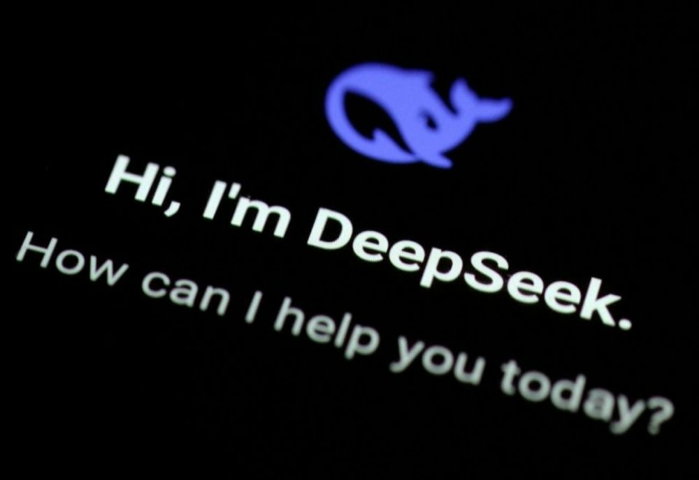 DEEPSEEK, INTELIGENȚA ARTIFICIALĂ CHINEZĂ CARE A LUAT PRIN SURPRINDERE GIGANȚII TEHNOLOGIEI