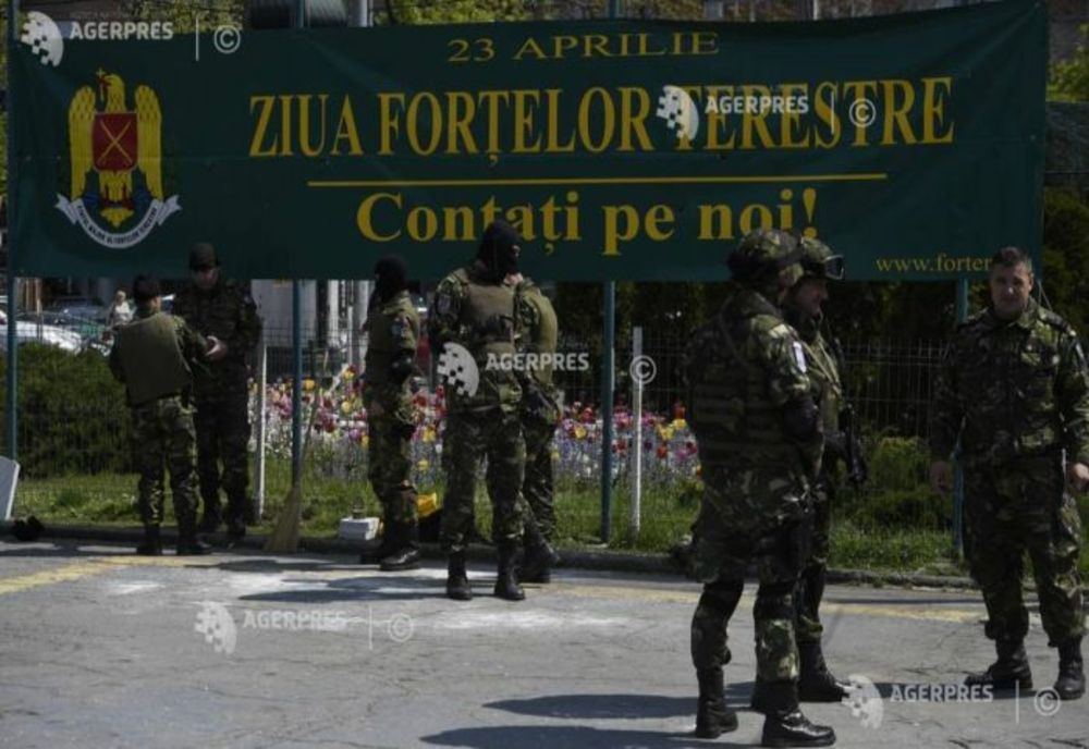 MAPN: CEREMONII LA MONUMENTELE ÎNCHINATE EROILOR ȘI CONCERTE ALE MUZICILOR MILITARE DE ZIUA FORȚELOR TERESTRE