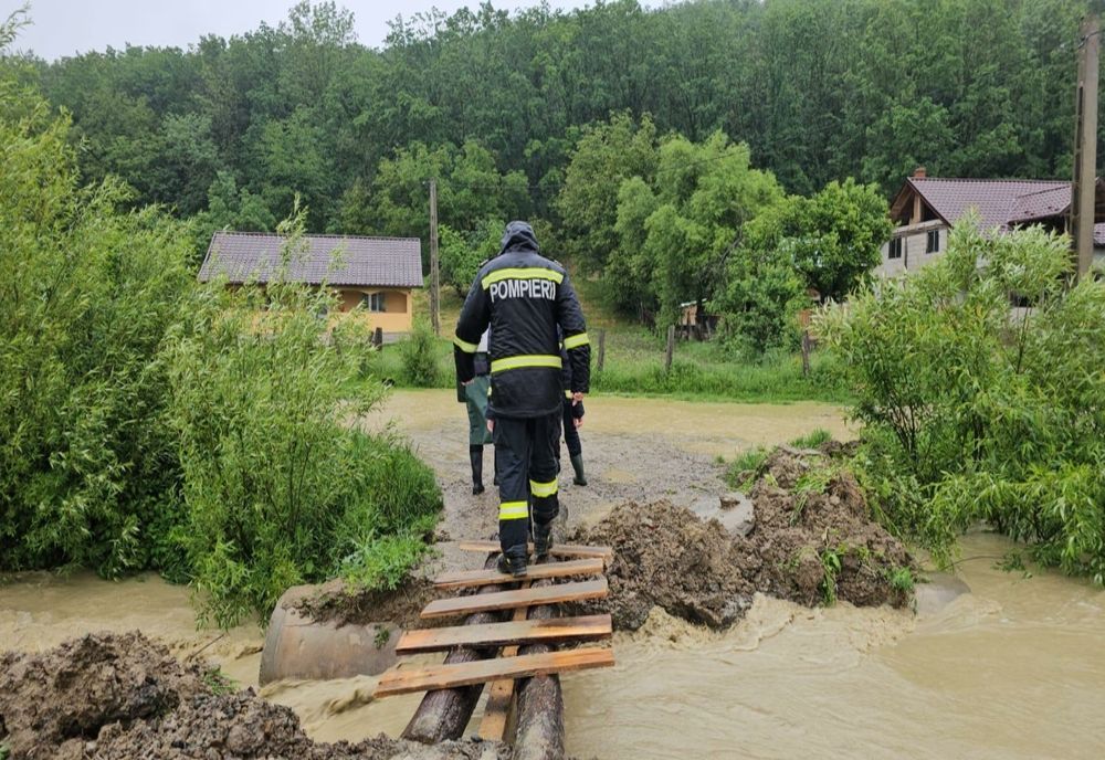 PLOILE TORENȚIALE AU PRODUS PAGUBE ÎN 62 DE LOCALITĂȚI DIN 16 JUDEȚE ȘI ÎN BUCUREȘTI 