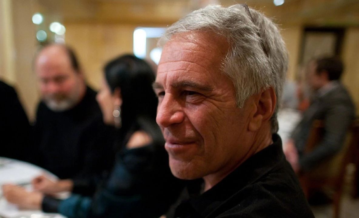Presupusul mesaj de adio al lui Jeffrey Epstein a ieșit la iveală: „M-au investigat luni întregi și n-au găsit nimic”