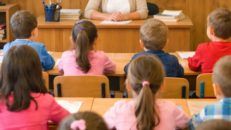 Practică revoltătoare în Alba: Școlile care își „salvează” statisticile lăsând intenționat corigenți copiii cu note mici