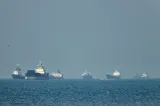 Războiul declarațiilor dintre Trump și Iran: Teheranul spune că a închis Strâmtoarea Ormuz, liderul SUA anunță că navele pot circula