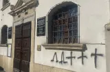 Suspect prins după vandalizarea Sinagogii Vechi din Alba Iulia. Polițiștii au făcut percheziții