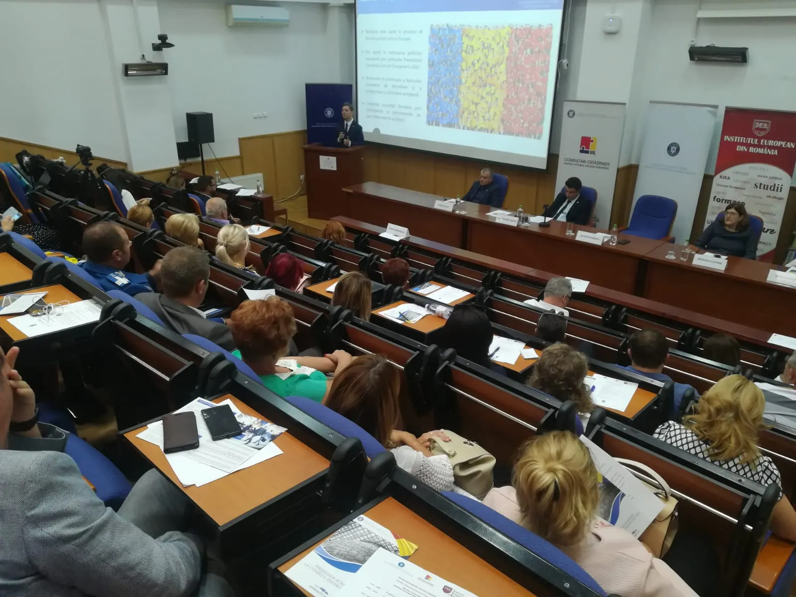 Consultari cetatenesti