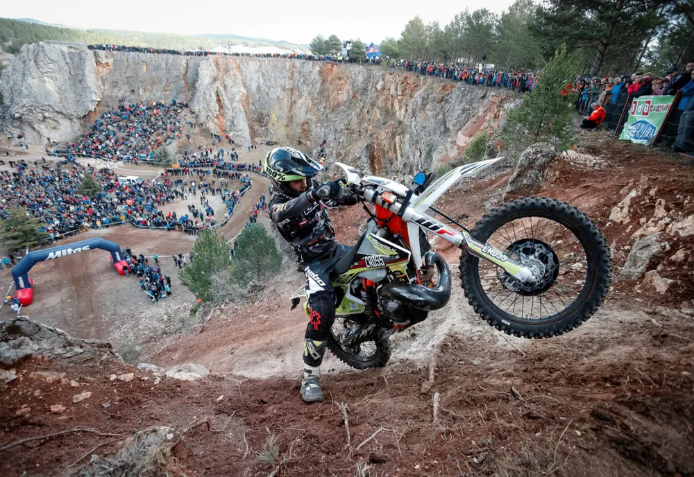 Motociclist rănit grav la un concurs „hard enduro“ din Alba.  
