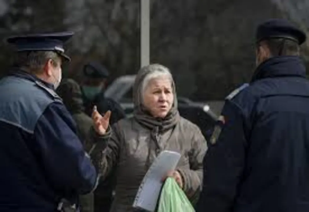 S-a dat drept ofițer de informații și a înșelat o femeie cu 130.000 de lei. Acum trăiește rolul de arestat  