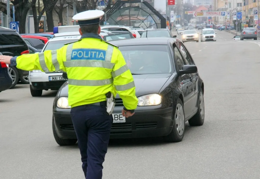 Cinci șoferi au rămas fără permis pentru că s-au angajat în depășiri neregulamentare