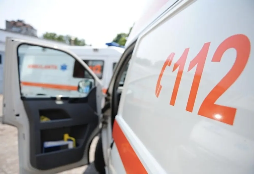 Doi adolescenți au avut nevoie de îngrijiri medicale după ce o tânără i-a accidentat și și-a continuat drumul
