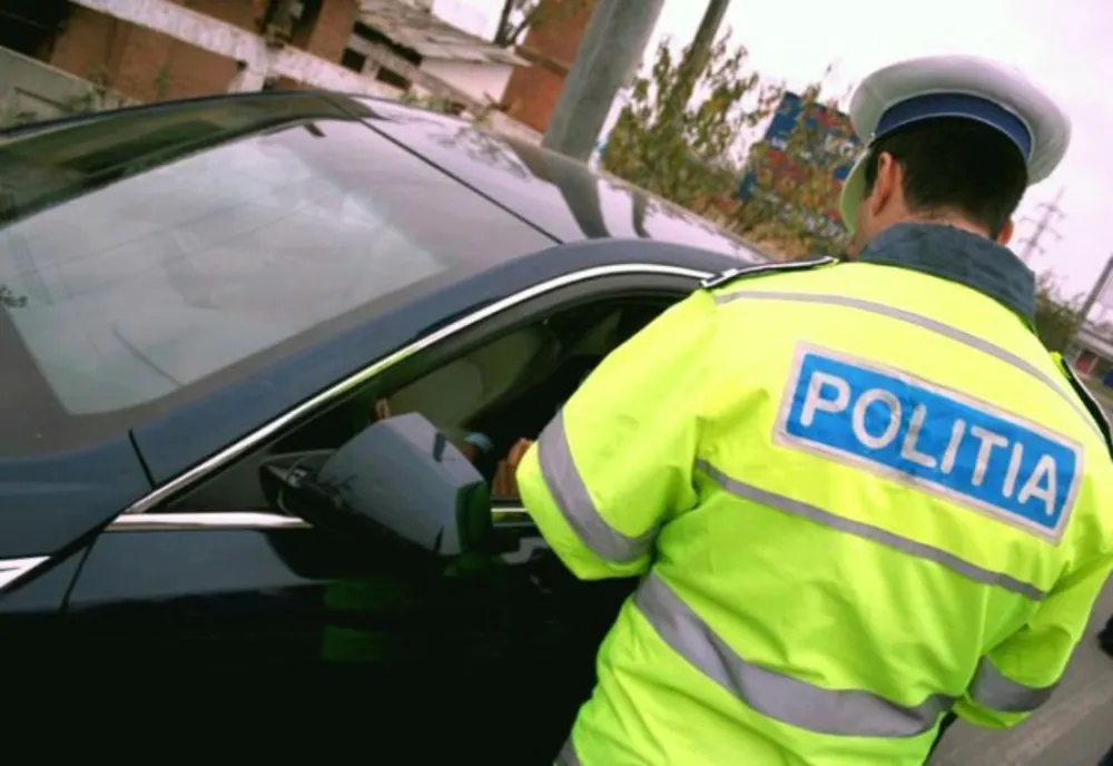 A condus un autoturism neînmatriculat și fără să dețină permis de conducere
