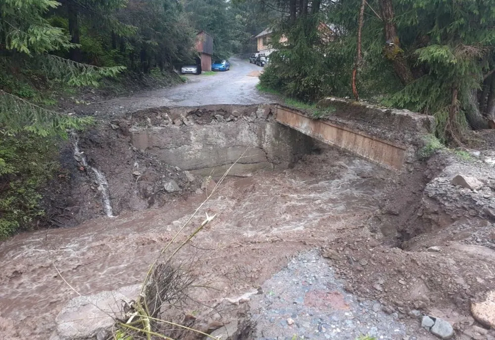 Drum închis din cauza precipitațiilor