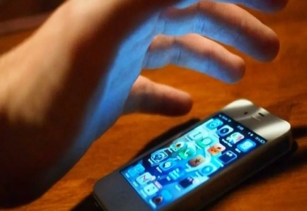 A furat un telefon în martie! A fost găsită de polițiști acum