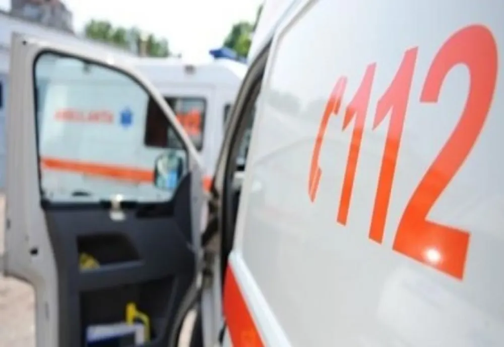 Intervenții de ultim moment în Alba: o mașină a intrat îtr-un stâlp, iar un pieton a fost accidentat pe trecere