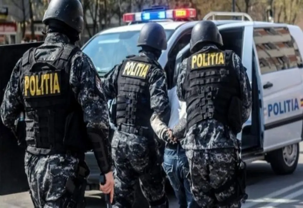 O persoană reţinută şi alte 20 audiate în urma percheziţiilor la contrabandiștii din Blaj