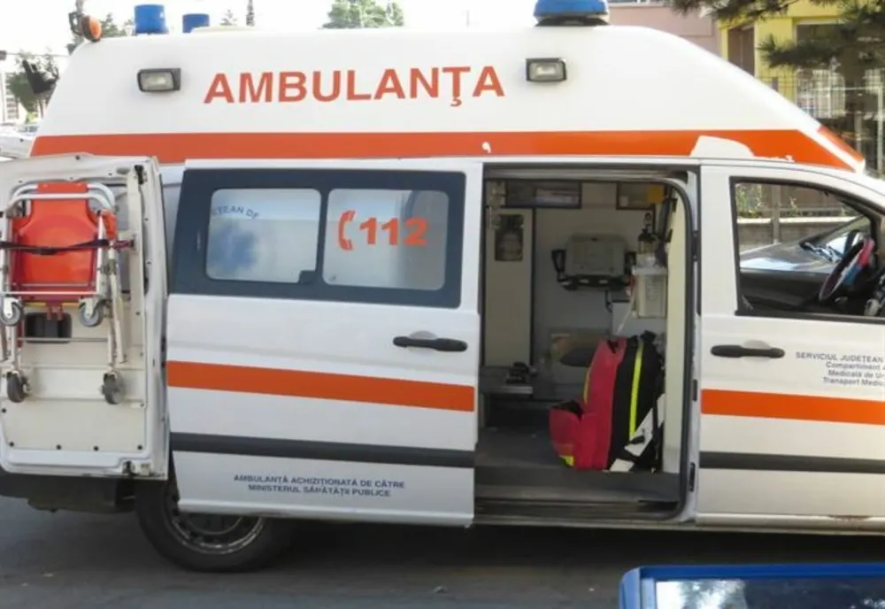 A ajuns la spital după ce a acroșat cu mașina un bivol